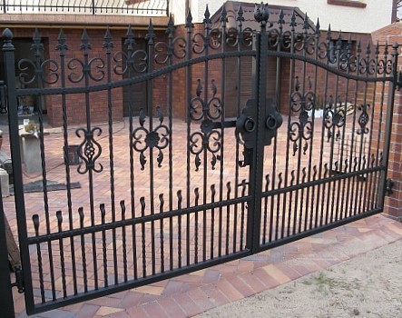 Puerta 9 forja (300x180x150)