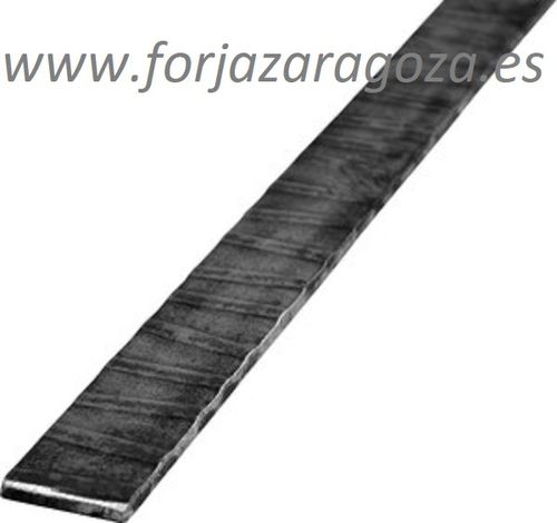 Barre plate forgée 40x6x3000mm, martelé